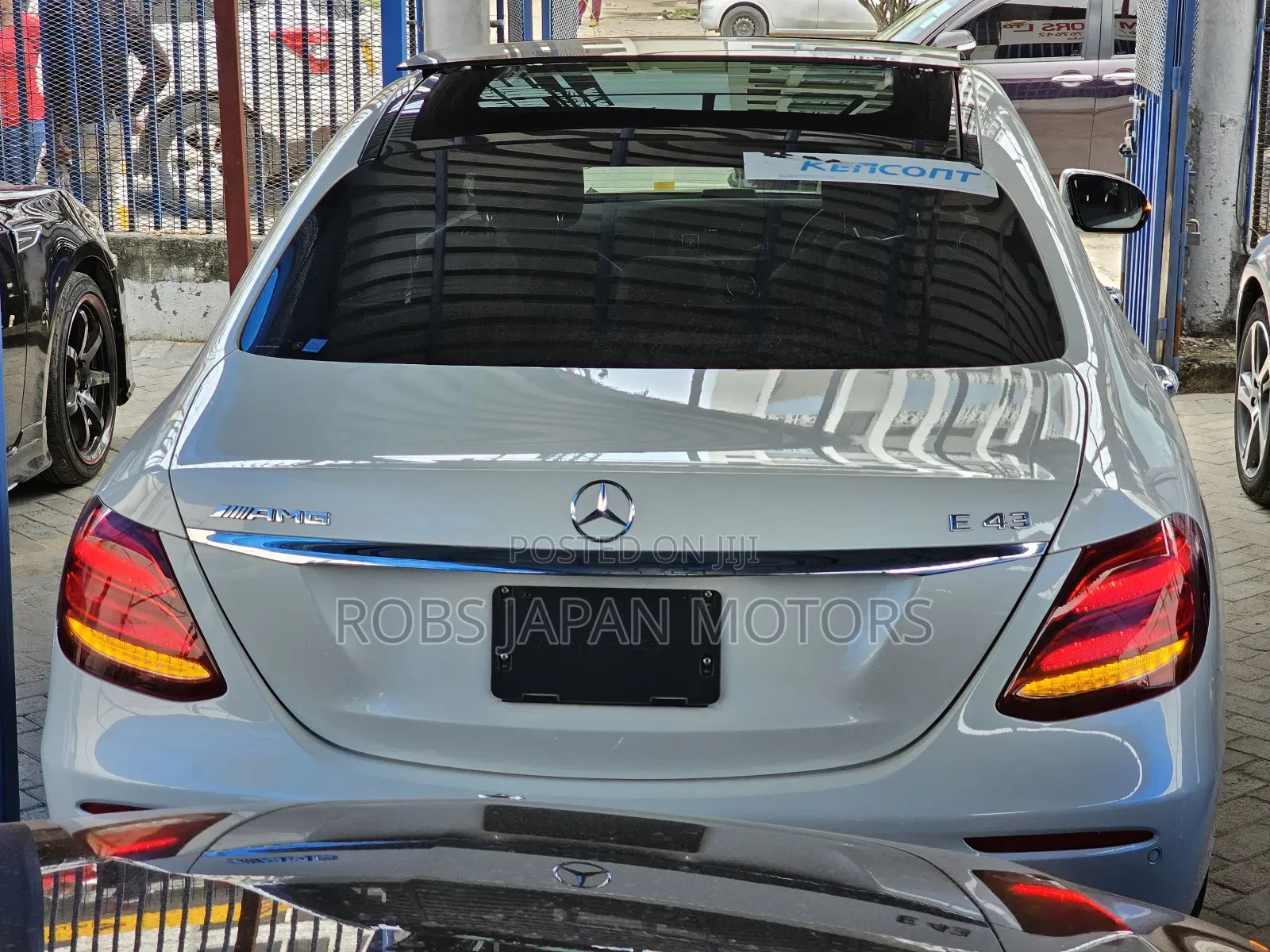 Mercedes-Benz E250 2017 Off white