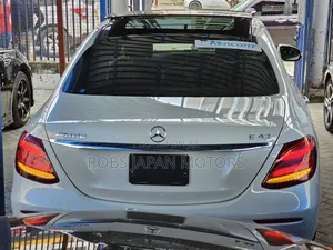 Mercedes-Benz E250 2017 Off white