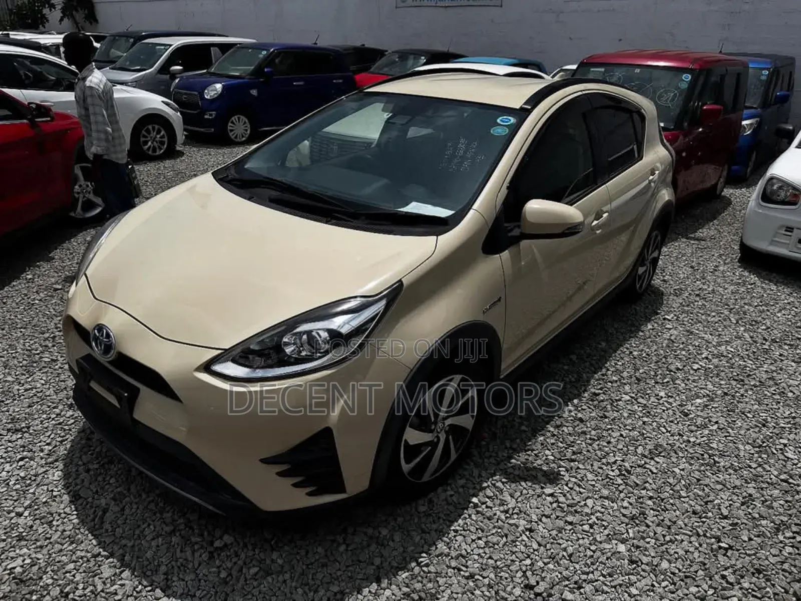 Toyota Aqua 2018 Gold
