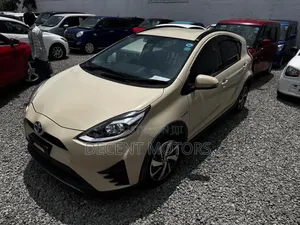 Toyota Aqua 2018 Gold