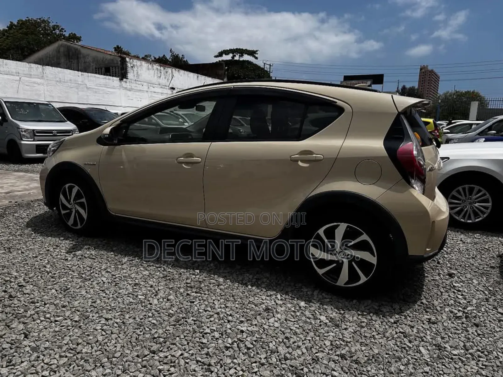 Toyota Aqua 2018 Gold