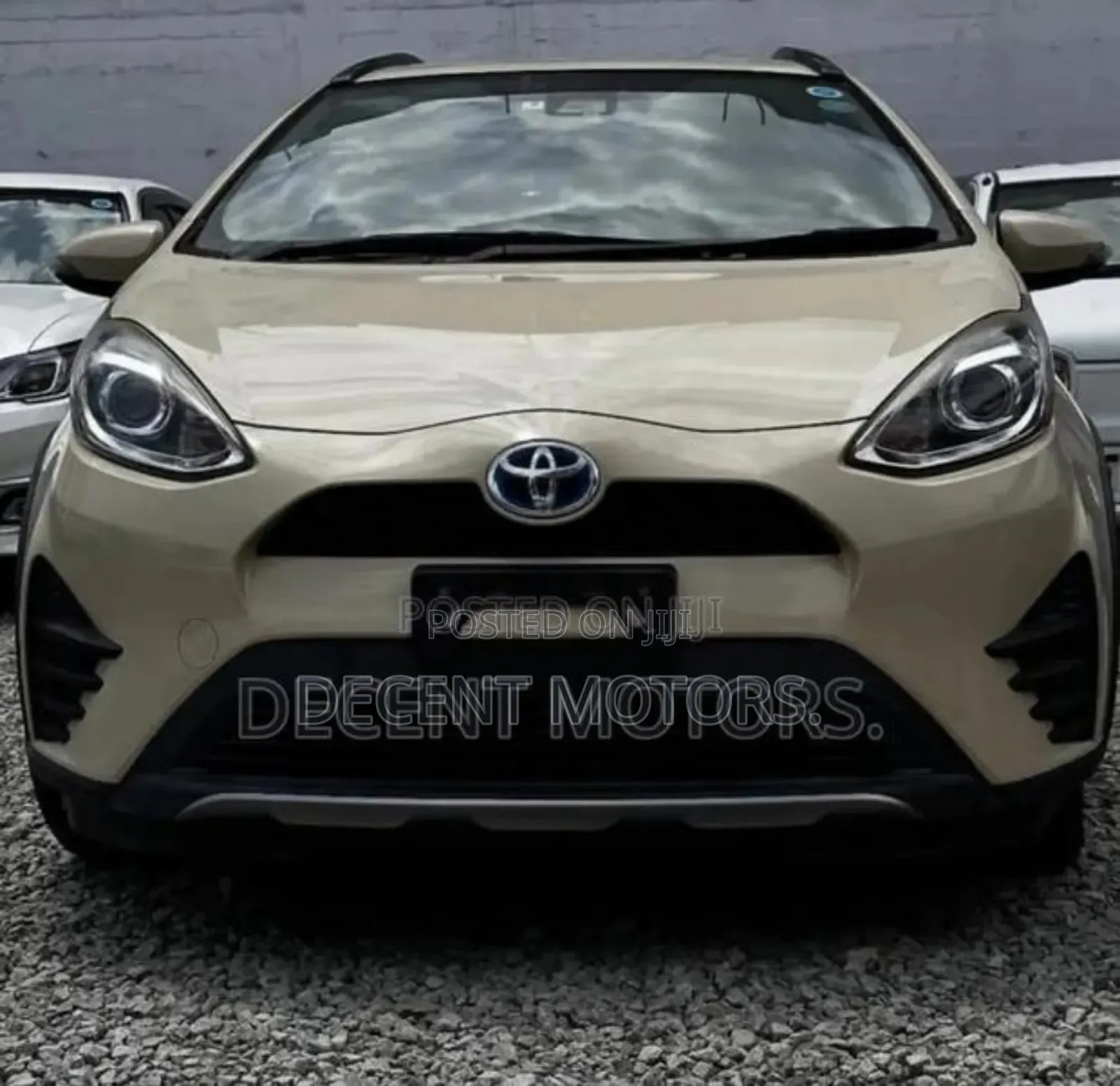 Toyota Aqua 2018 Gold