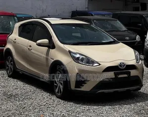 Toyota Aqua 2018 Gold