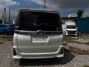 Toyota Voxy 2018 White