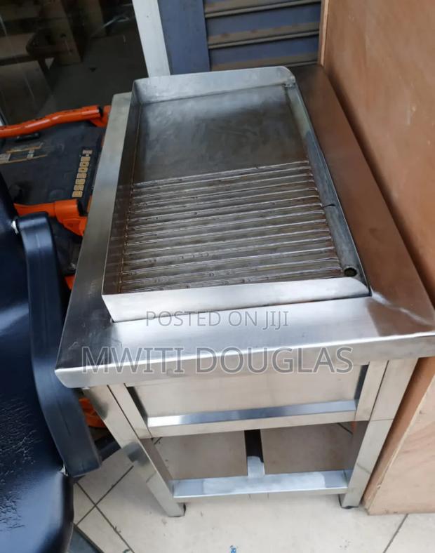 Specified Quality Half Groved Griddle Available