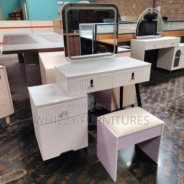 Modern Dressing Table - main view