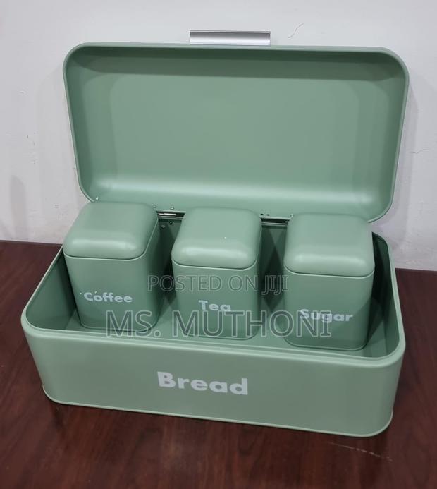 Hinged Bread Bin 9L With 3 Canisters - main view