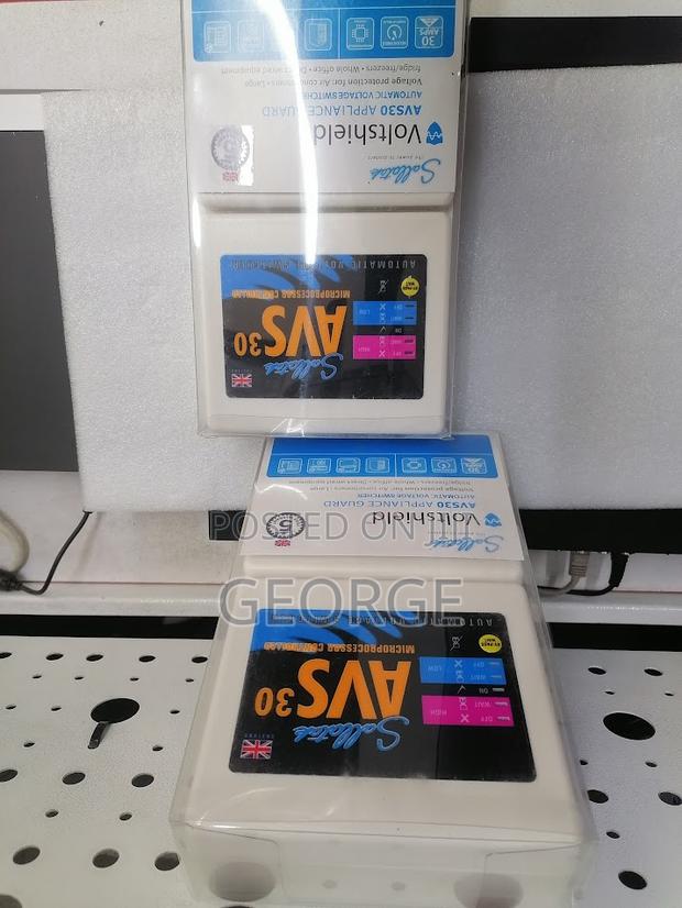 Compact {}Automatic Voltage Switcher 30 Amps (AVS30) - main view