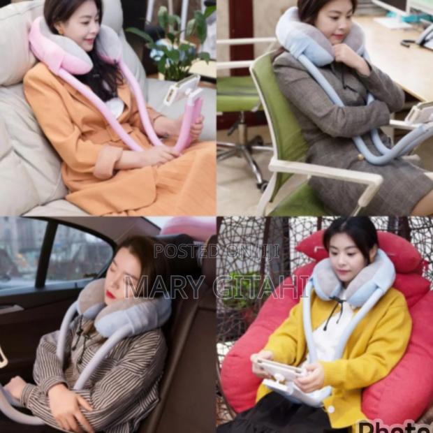 2-in-1 U-Shaped Neck Pillow With Tablet Phone Holder - thumbnail 3