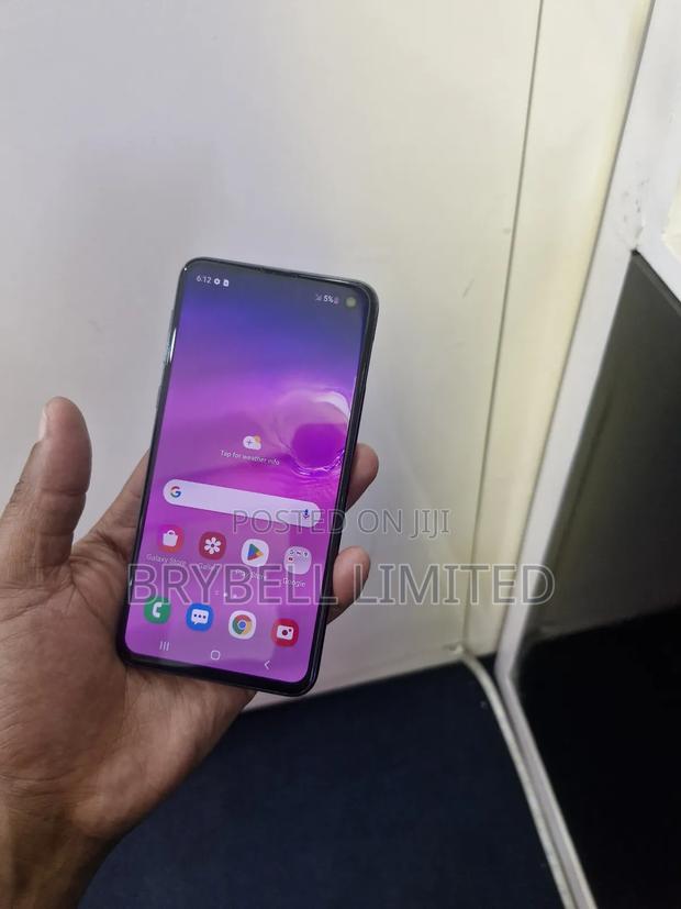 Samsung Galaxy S10e 128 GB Black - main view