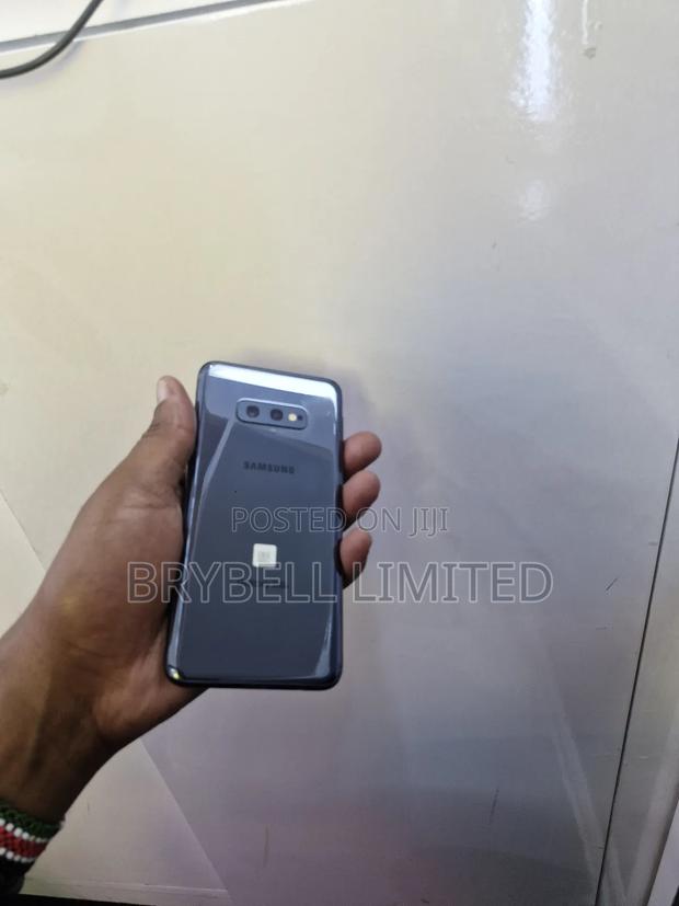 Samsung Galaxy S10e 128 GB Black - thumbnail 7