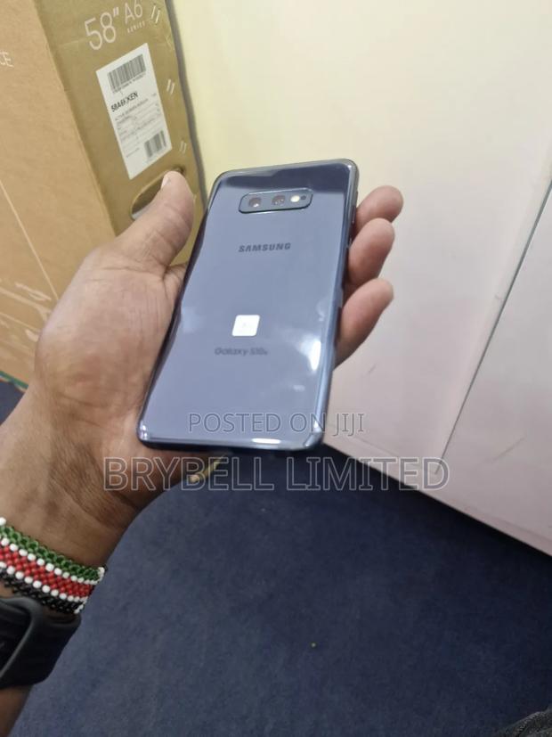 Samsung Galaxy S10e 128 GB Black - thumbnail 3