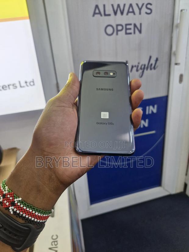 Samsung Galaxy S10e 128 GB Black - thumbnail 9