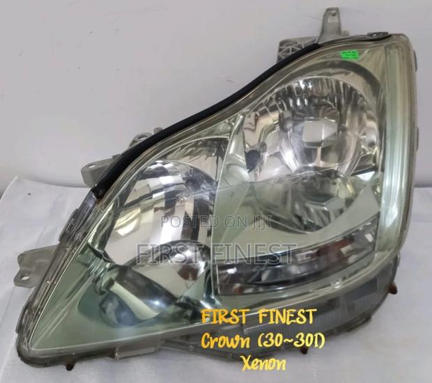 Toyota Crown Part No. (30-301)Xenon