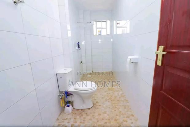 Beautiful One Bedroom in Attic Place - thumbnail 4