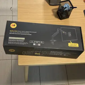 Lenovo Monitor 27” + Monitor Arm