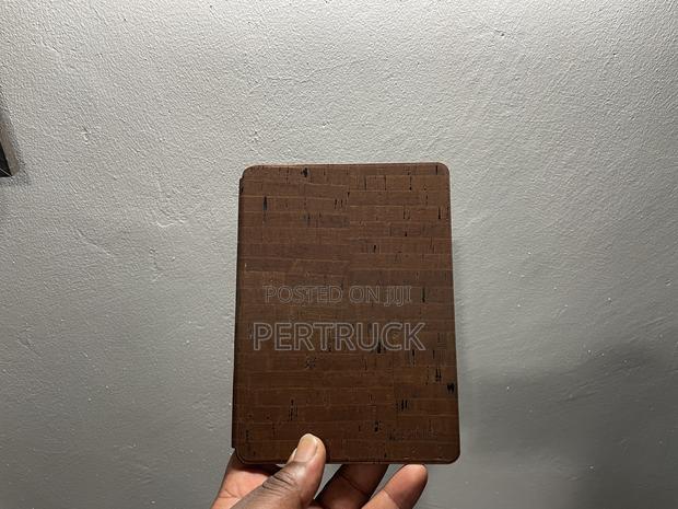 Kindle Paperwhite Cork Cover (11th Generation 2021) Dark - thumbnail 3