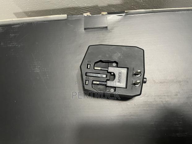 Universal Travel Charger Adapter - thumbnail 3