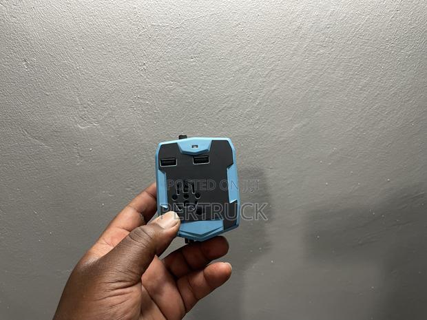 Universal Travel Charger Adapter - thumbnail 2