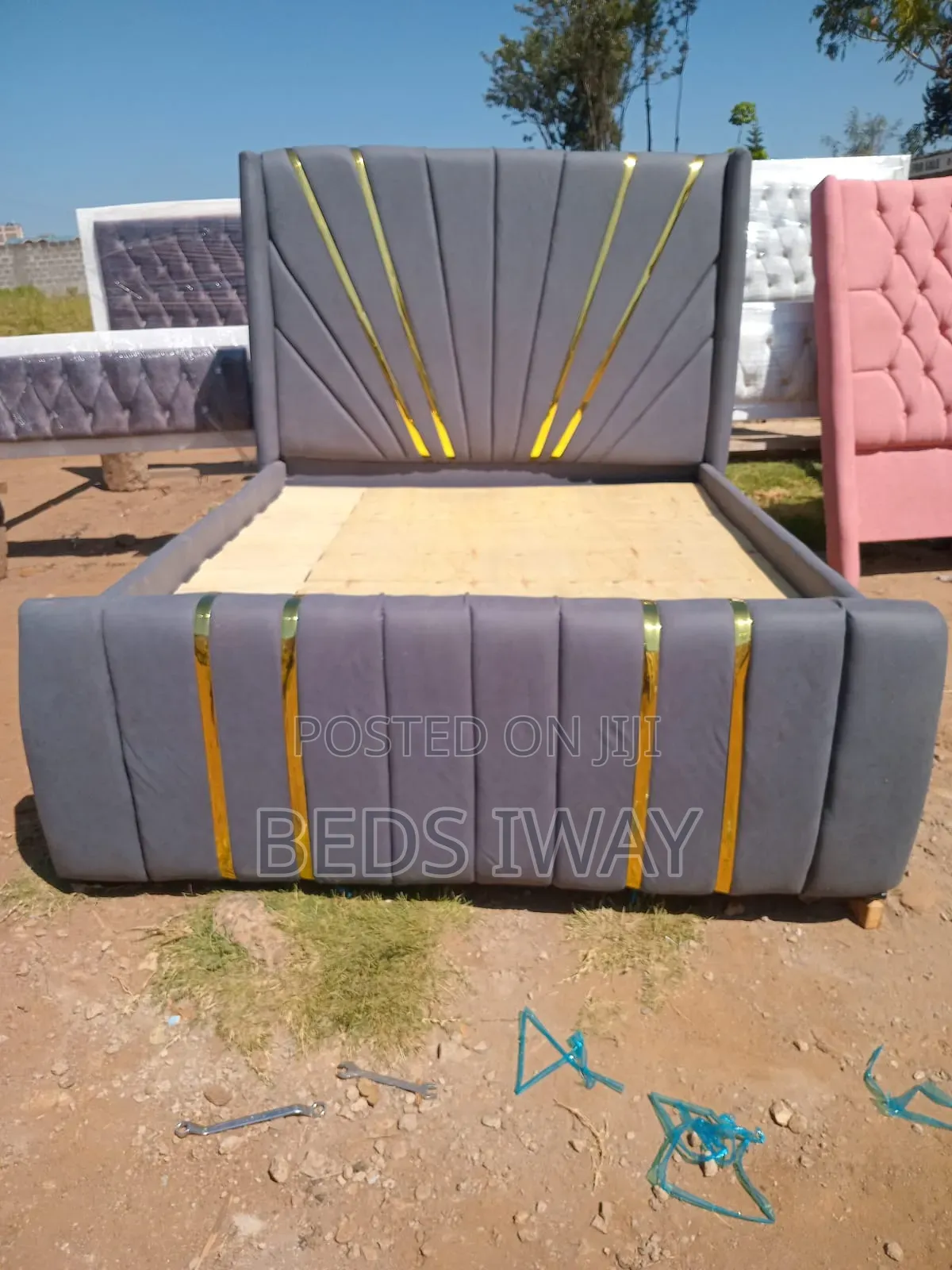 5x6 Grey Chester Bed
