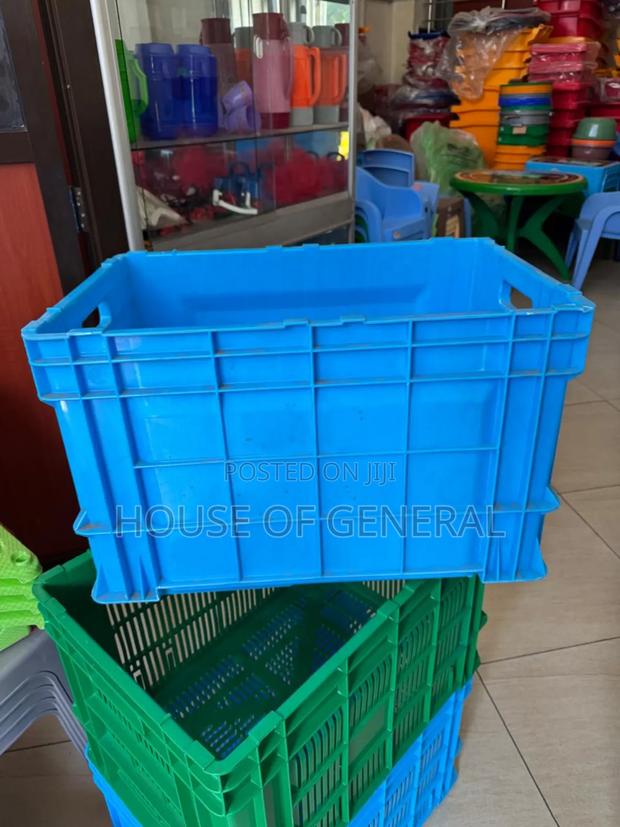 Closed Extra Large Plastic Crates Heavy Duty Crates - main view