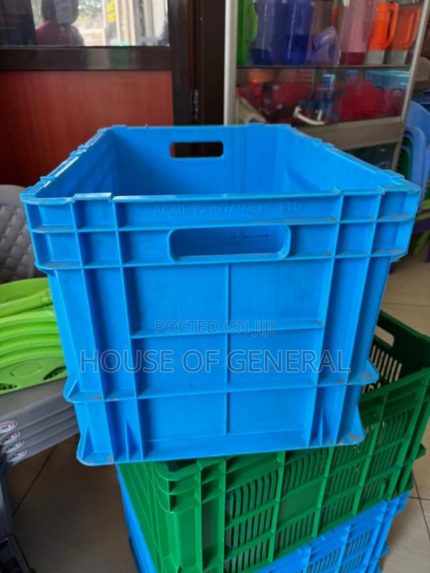 Closed Extra Large Plastic Crates Heavy Duty Crates - thumbnail 2