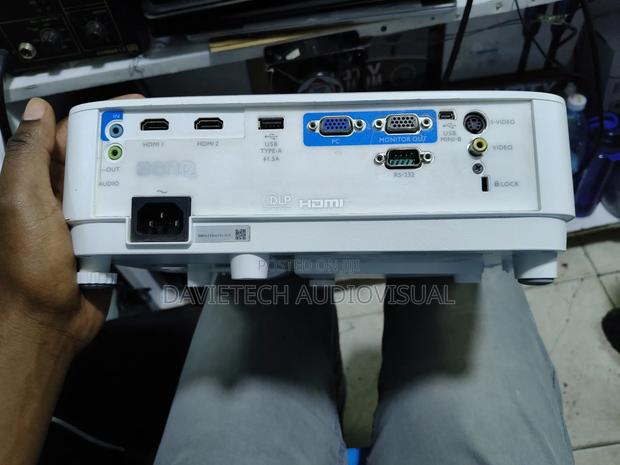 Benq Projector - thumbnail 2