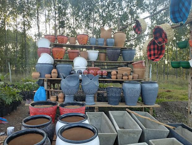 Well Baked Clay Material Pots