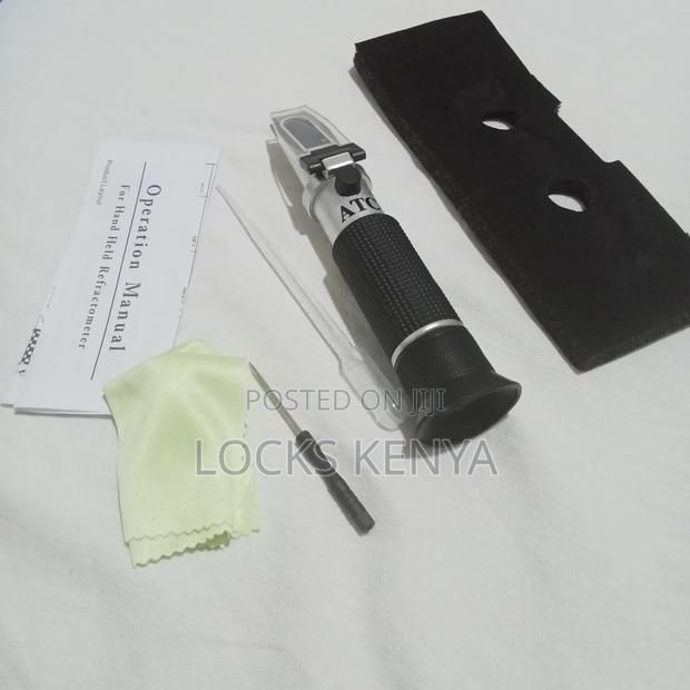 Salinity Refractometer With Temperature Compensation