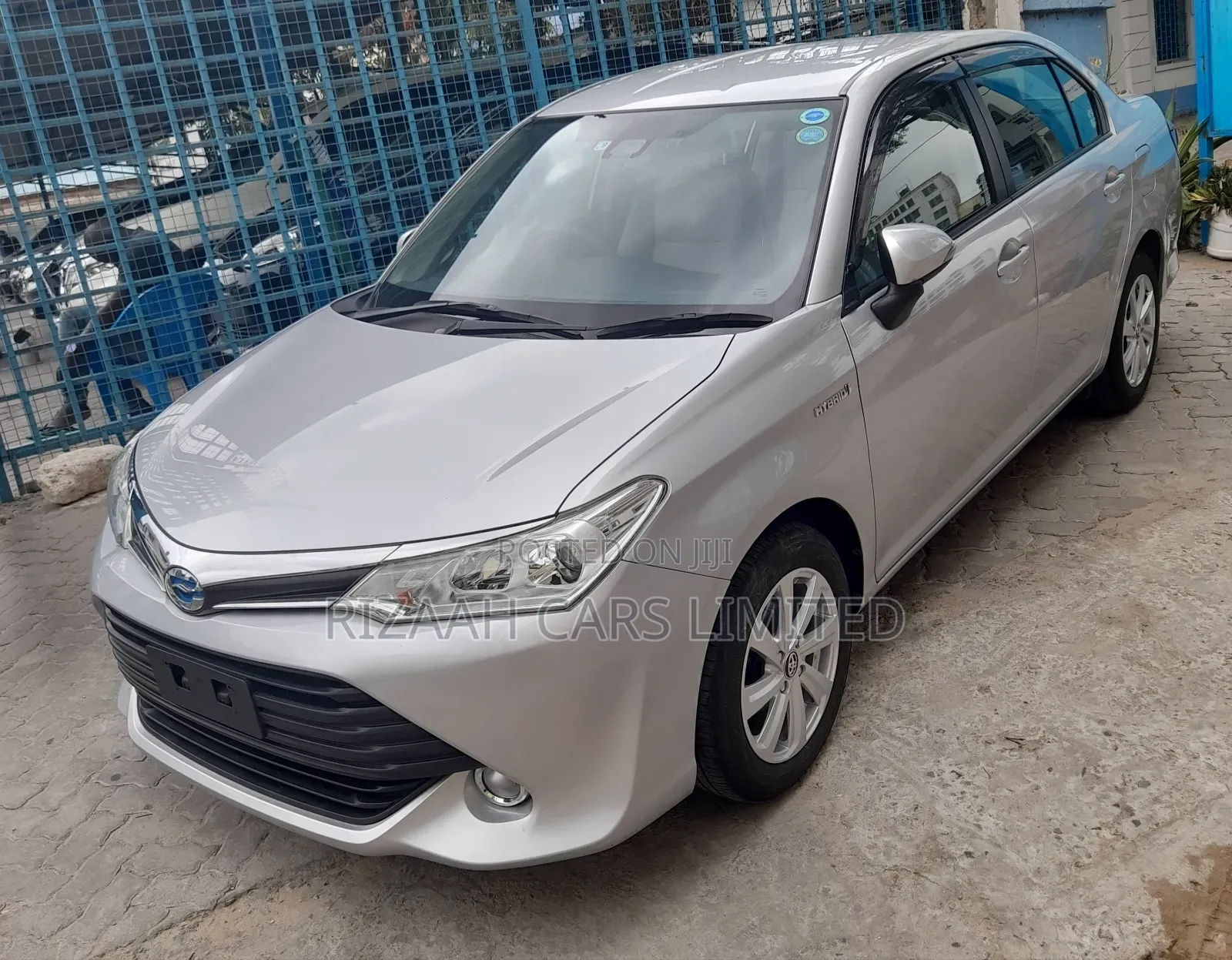 Toyota Axio 1.5 Hybrid 2WD 2017 Silver