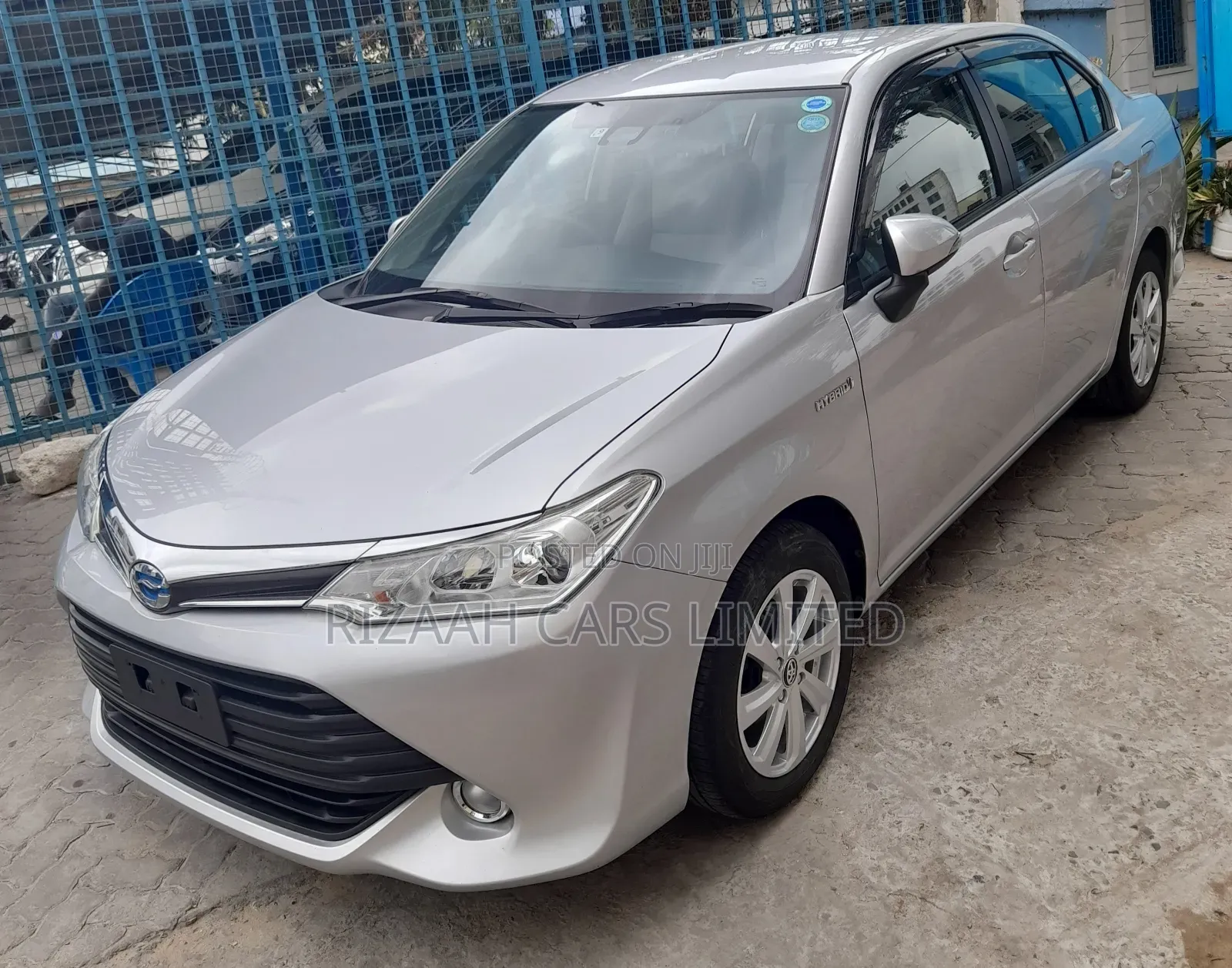 Toyota Axio 1.5 Hybrid 2WD 2017 Silver