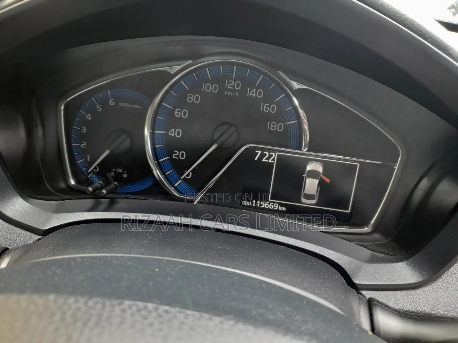 Toyota Axio 1.5 Hybrid 2WD 2017 Silver
