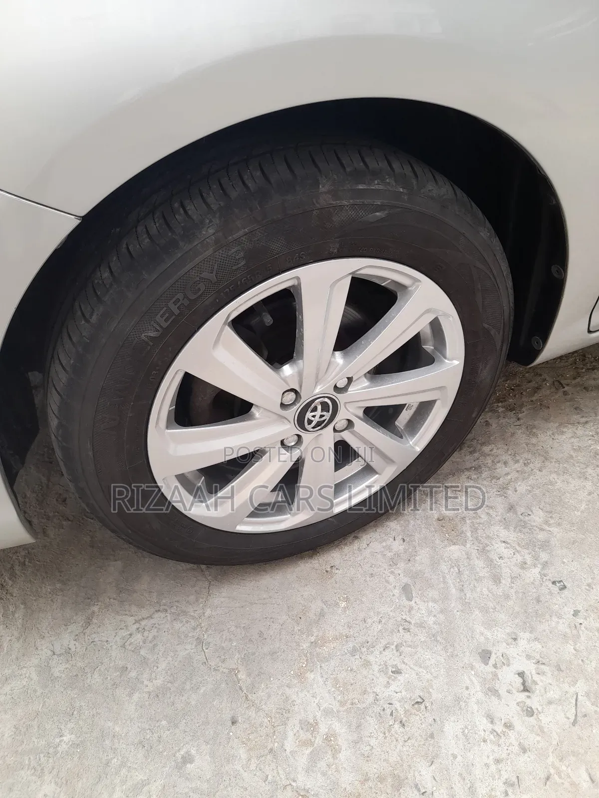 Toyota Axio 1.5 Hybrid 2WD 2017 Silver