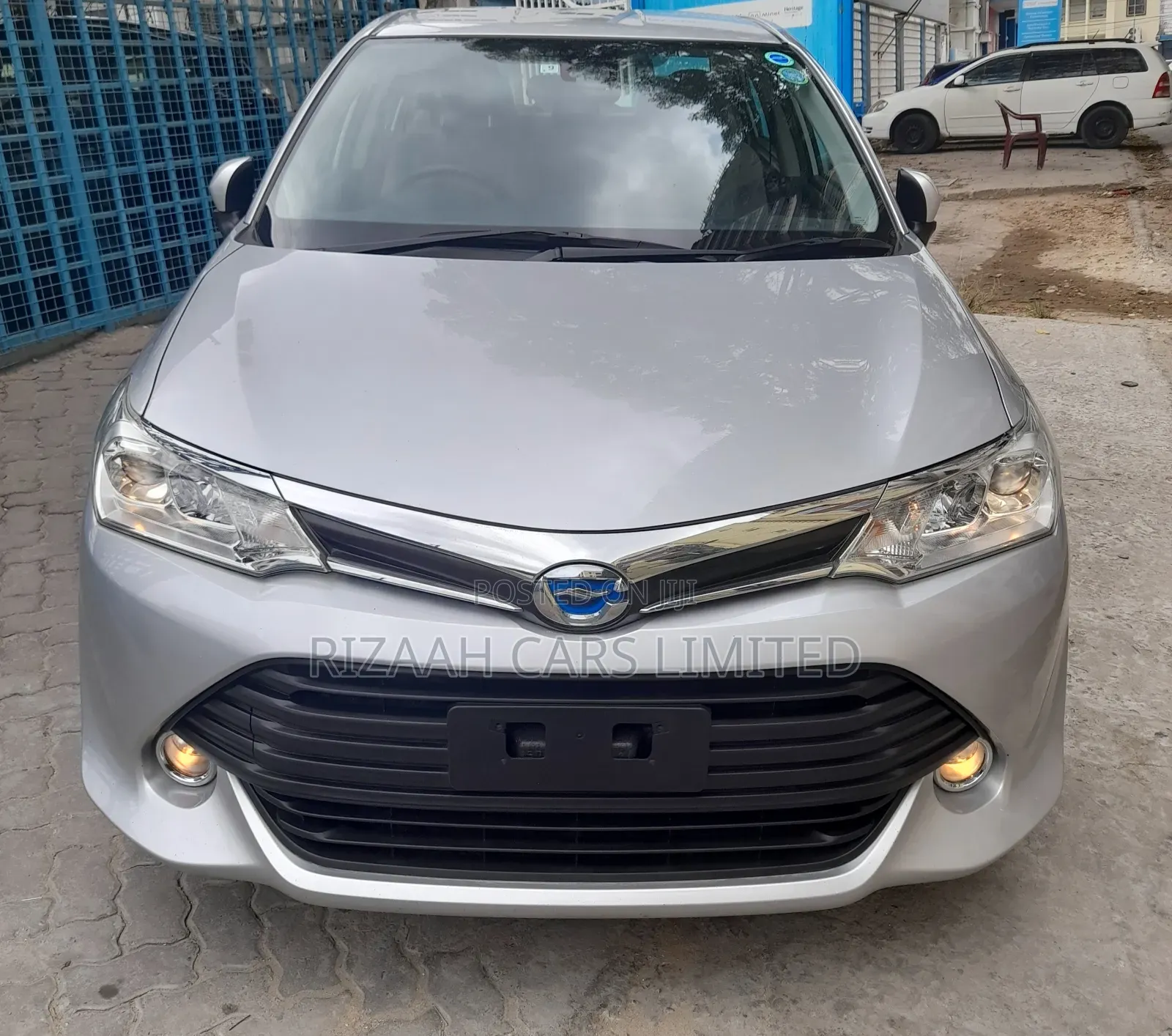 Toyota Axio 1.5 Hybrid 2WD 2017 Silver