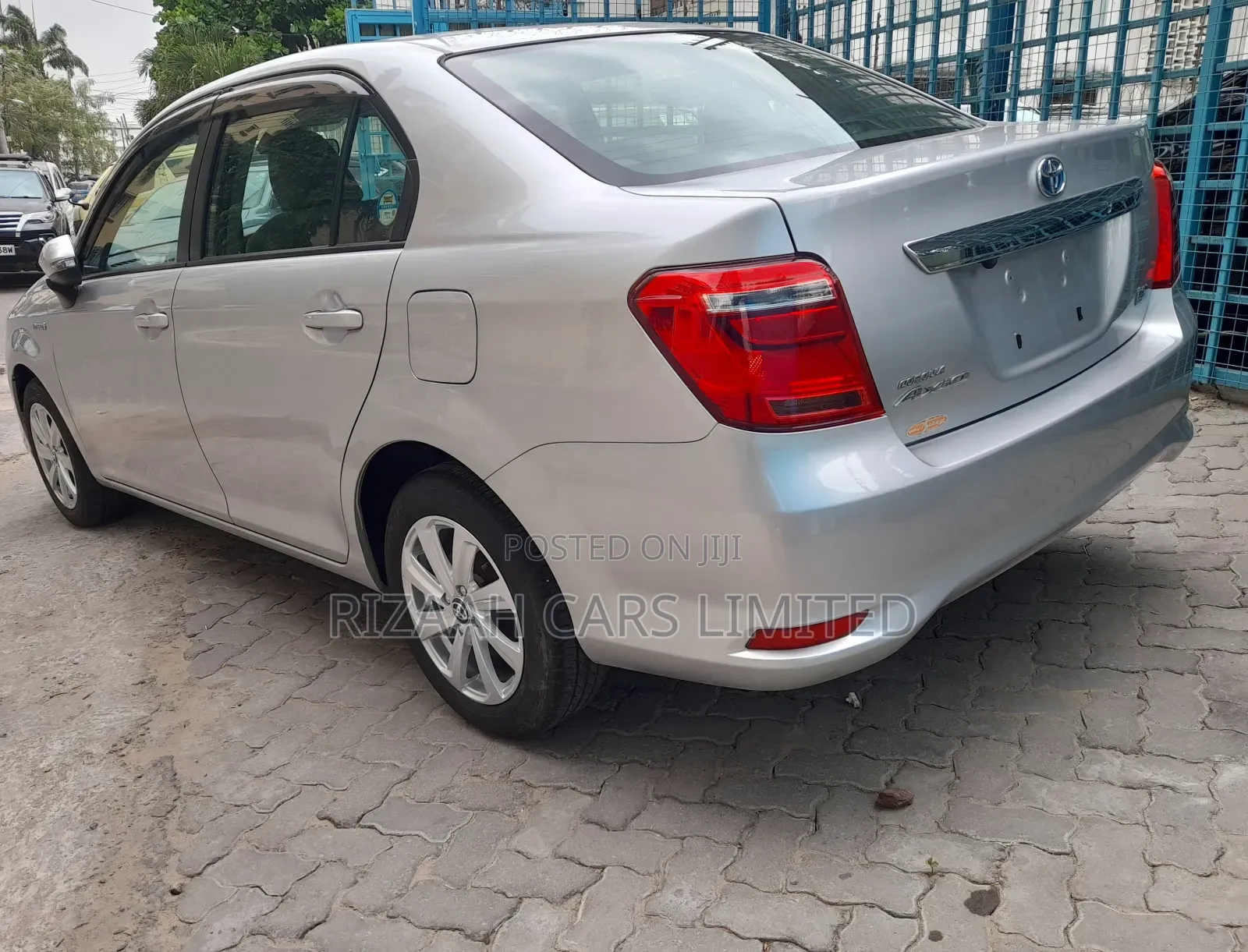 Toyota Axio 1.5 Hybrid 2WD 2017 Silver