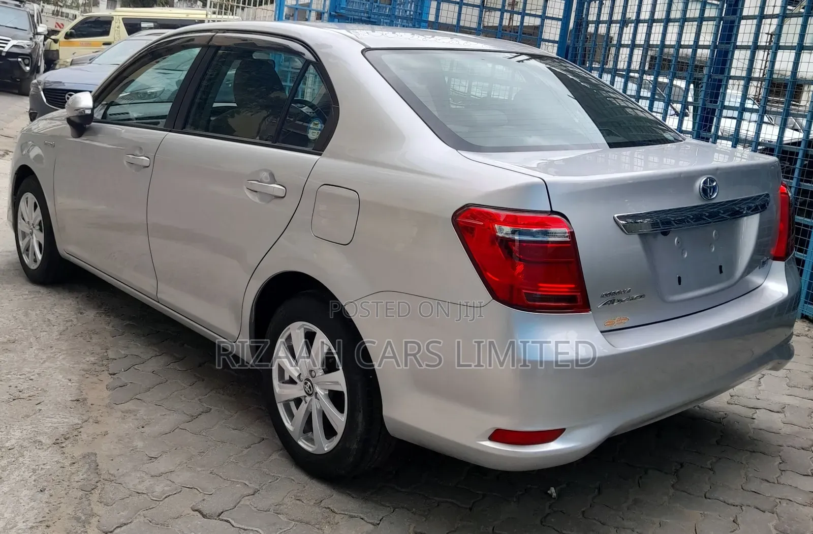 Toyota Axio 1.5 Hybrid 2WD 2017 Silver