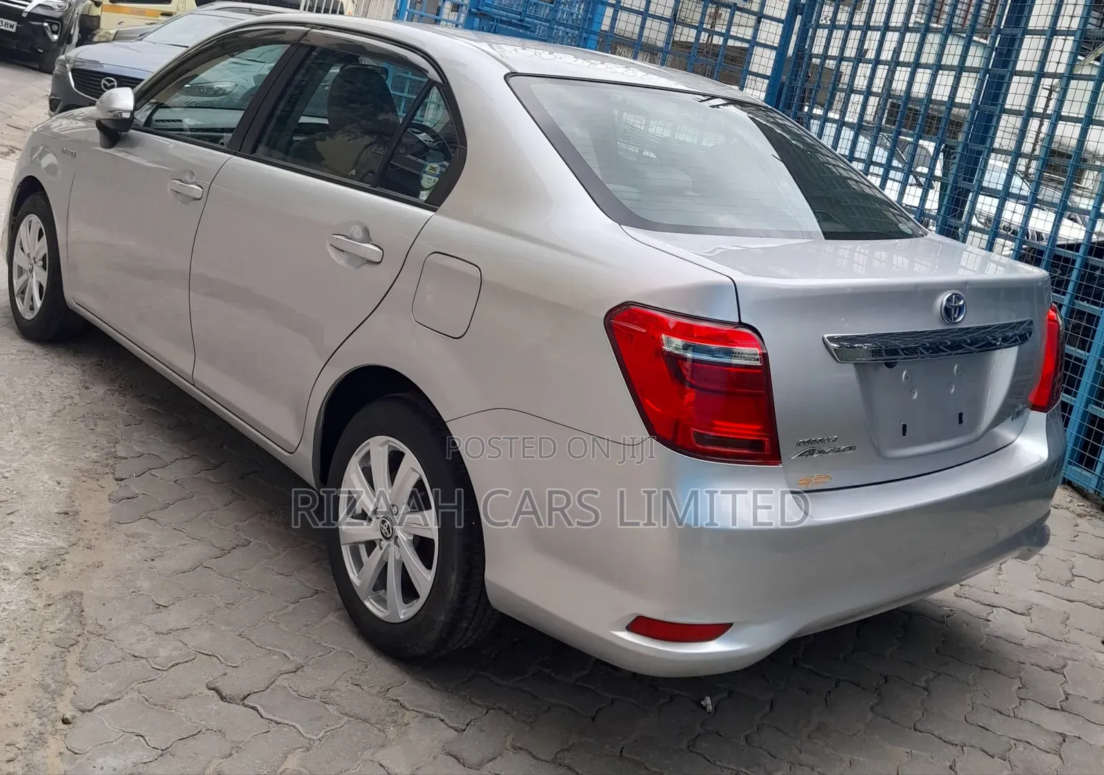Toyota Axio 1.5 Hybrid 2WD 2017 Silver