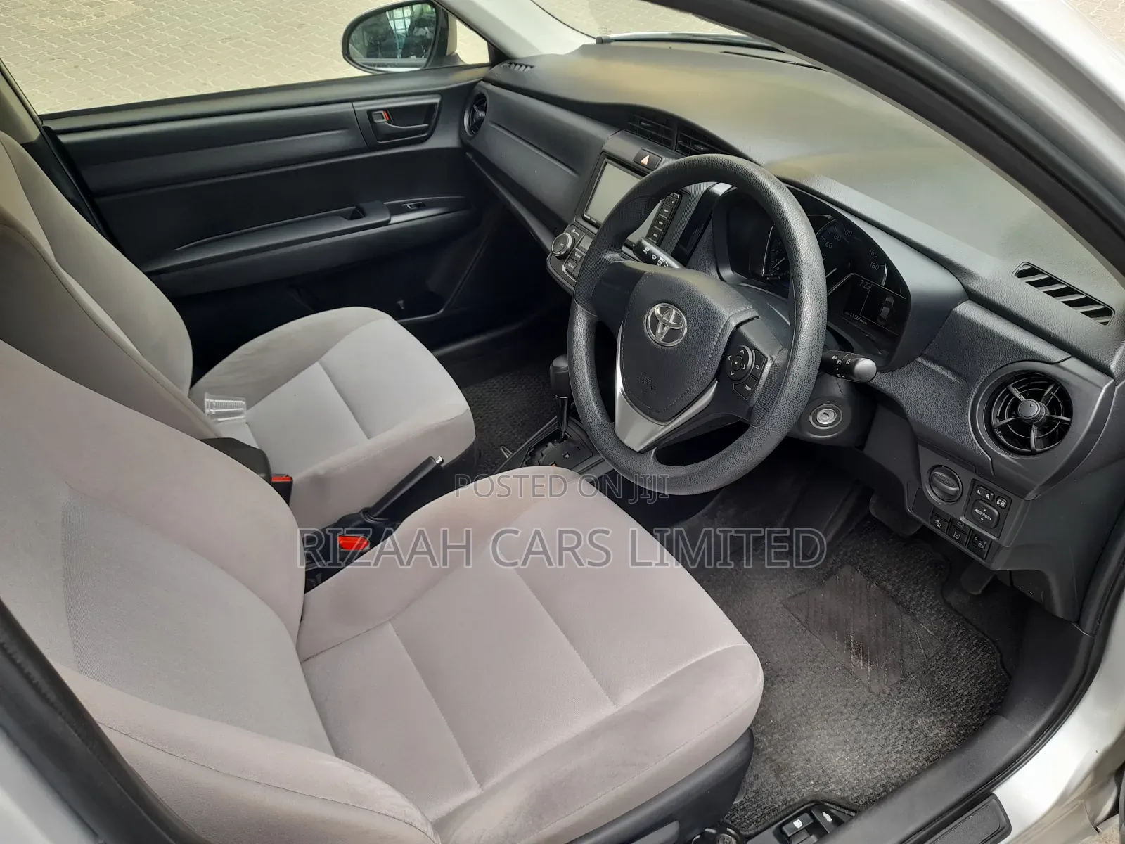 Toyota Axio 1.5 Hybrid 2WD 2017 Silver