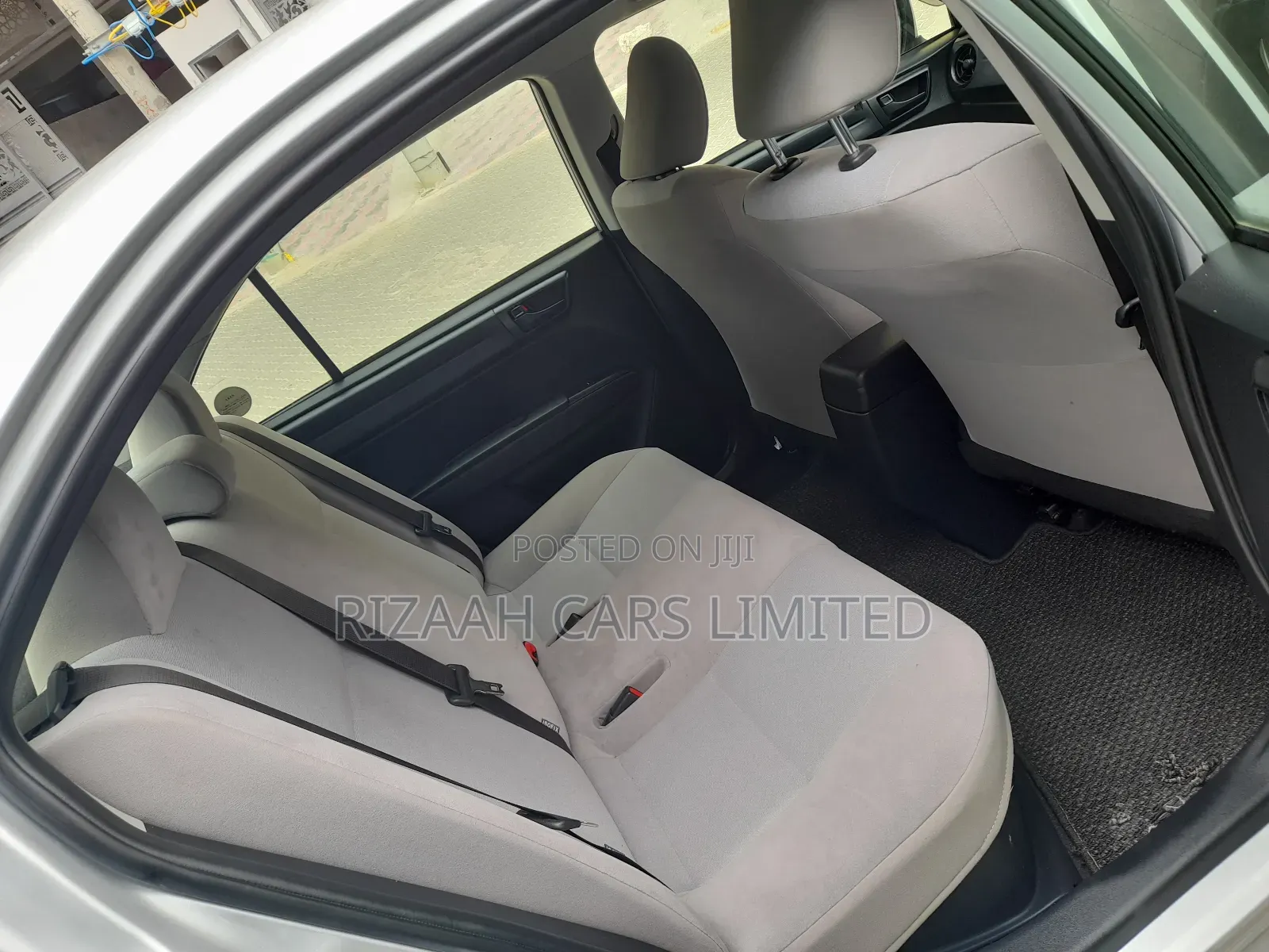 Toyota Axio 1.5 Hybrid 2WD 2017 Silver