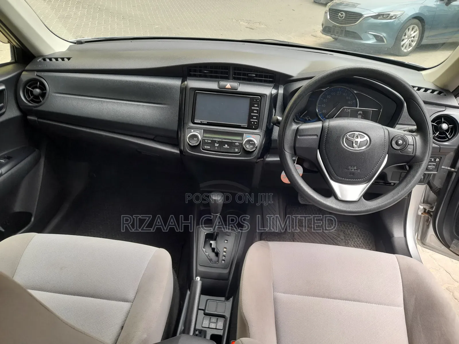 Toyota Axio 1.5 Hybrid 2WD 2017 Silver