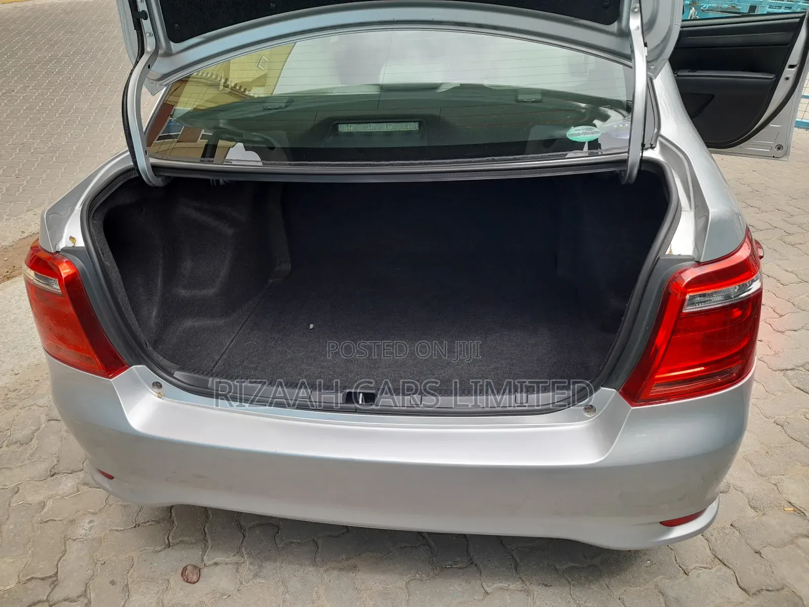 Toyota Axio 1.5 Hybrid 2WD 2017 Silver