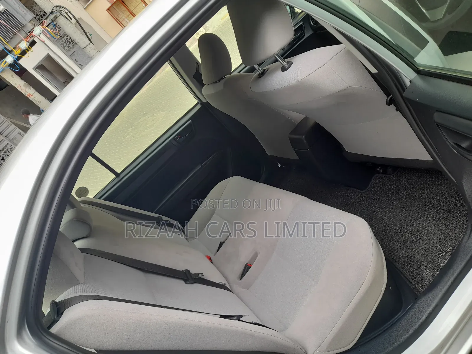 Toyota Axio 1.5 Hybrid 2WD 2017 Silver