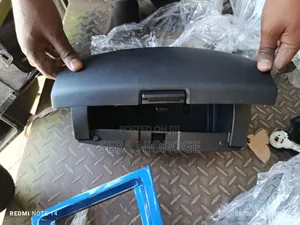 Glow Box Nissan March