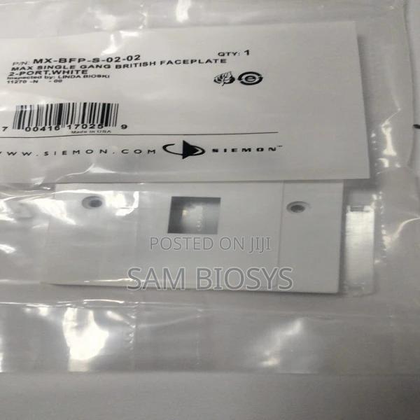 Siemon Cat6a Single Faceplate Complete With Module - main view