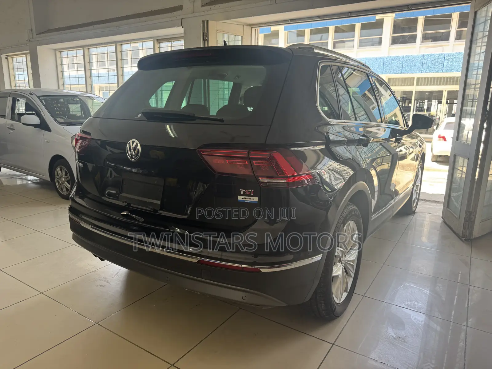 Volkswagen Tiguan 2.0T SEL R-Line Black FWD 2019 Black