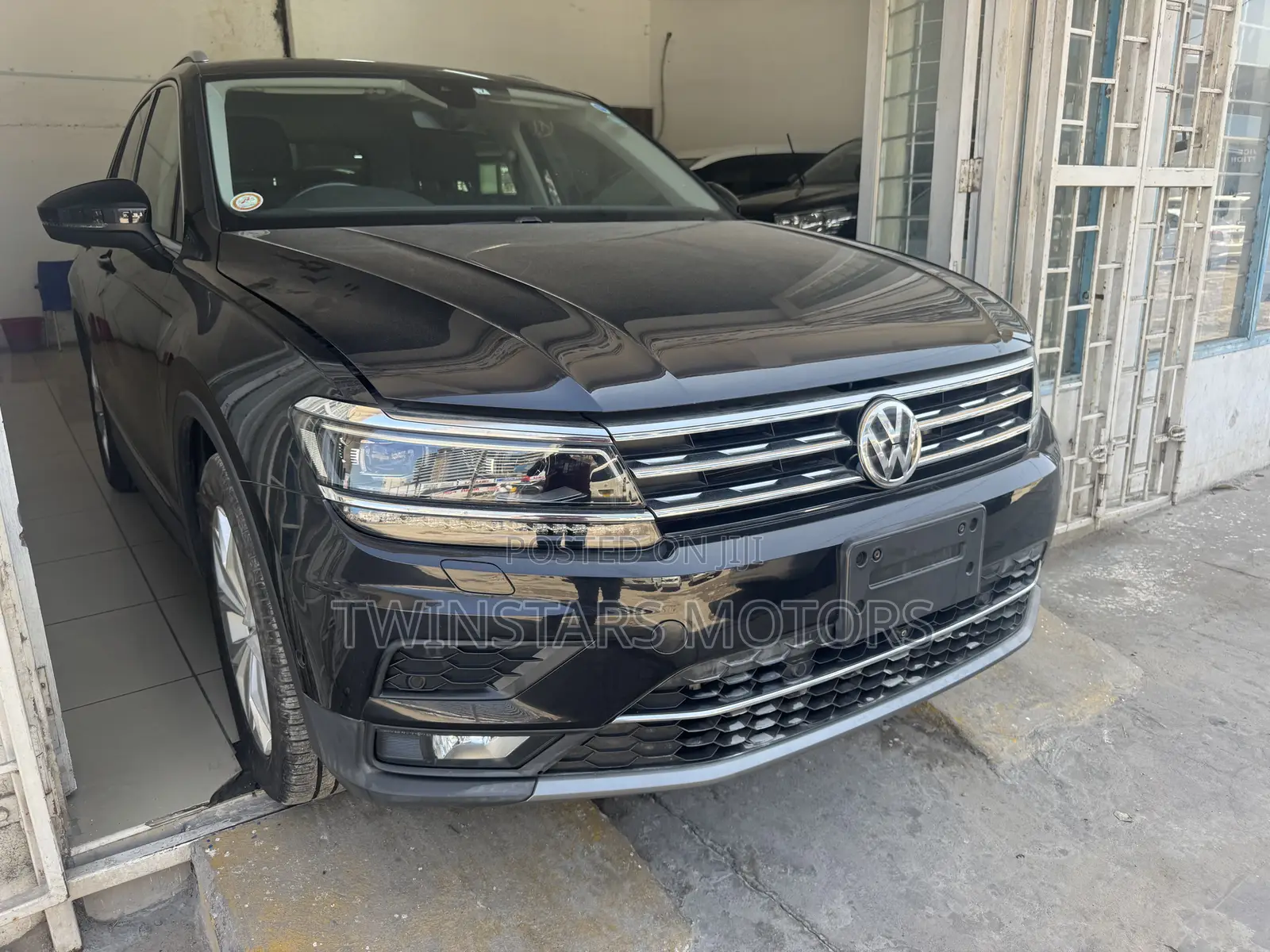Volkswagen Tiguan 2.0T SEL R-Line Black FWD 2019 Black