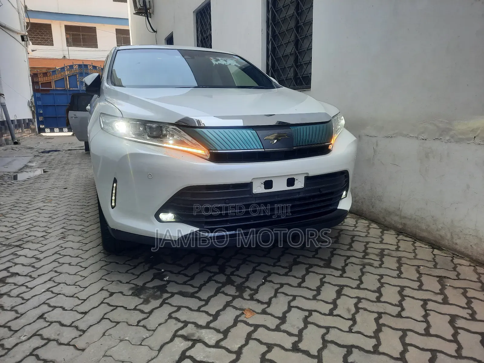Toyota Harrier 2.0 2018 White