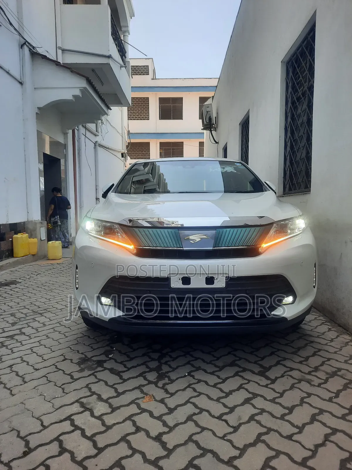 Toyota Harrier 2.0 2018 White
