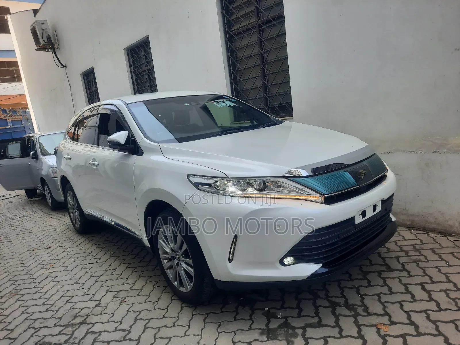 Toyota Harrier 2.0 2018 White