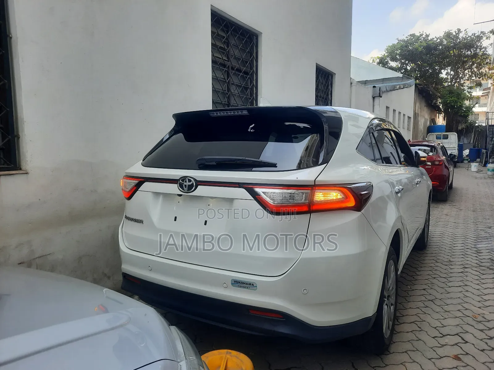 Toyota Harrier 2.0 2018 White